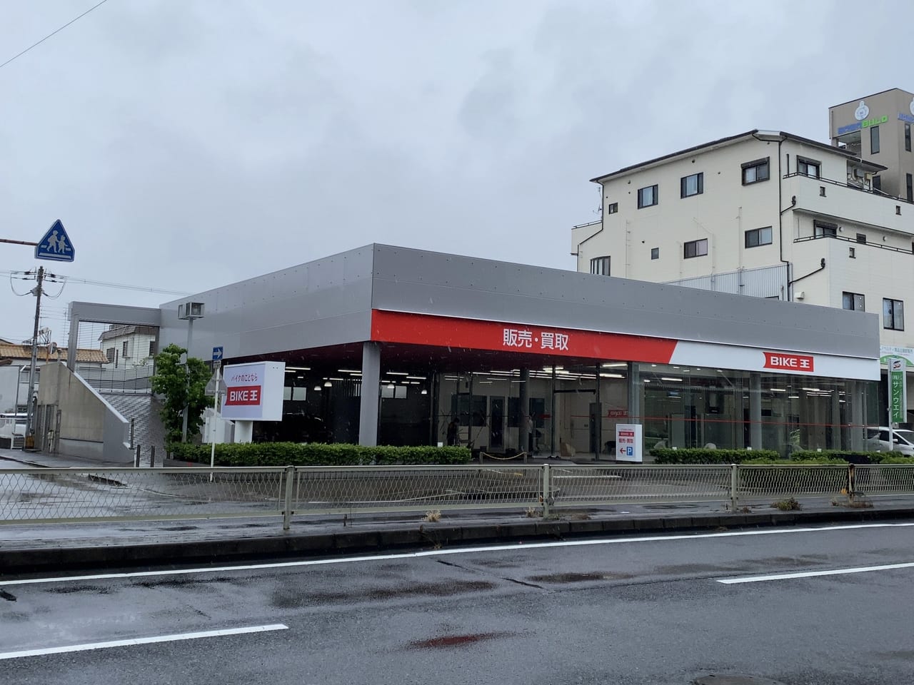 バイク王前