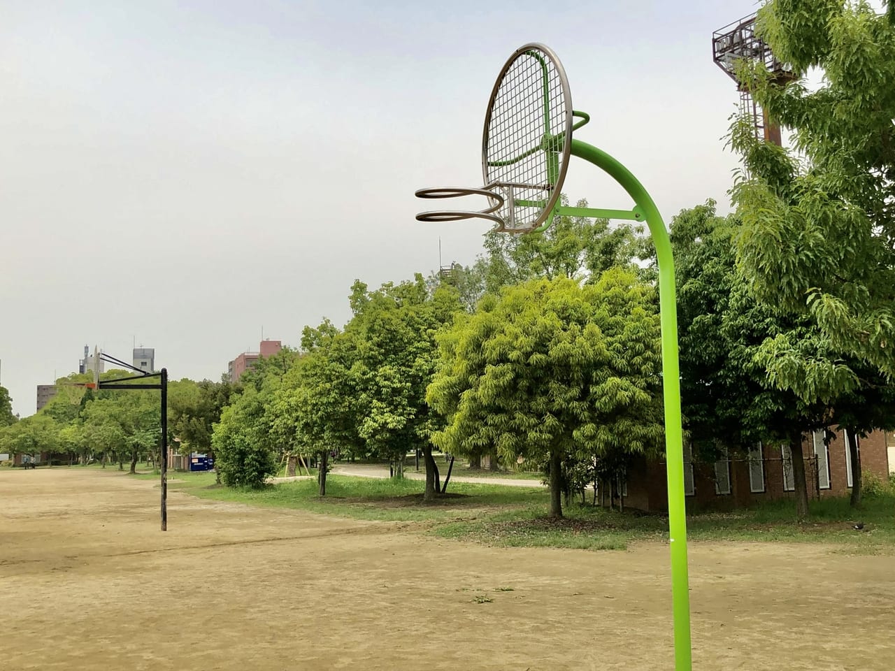 大阪市東住吉区 長居公園内に新しいバスケットボールのゴールができています 号外net 住吉区 東住吉区